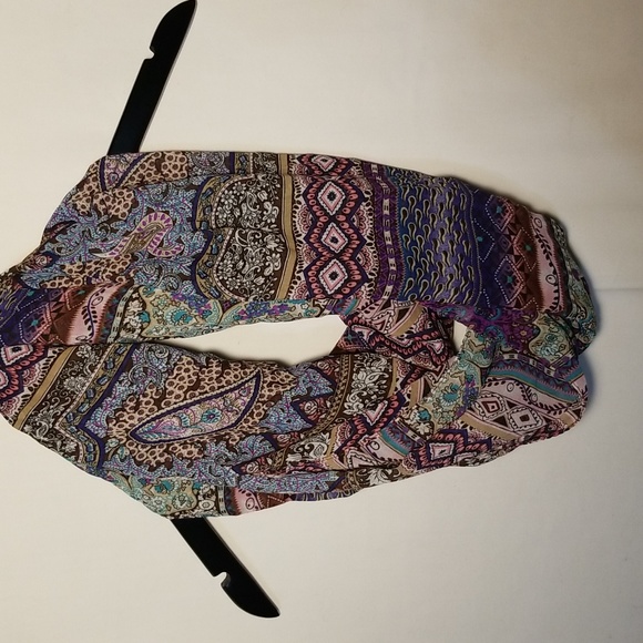 Paisley printed Large Women's Wrap Scarf. - Picture 3 of 13